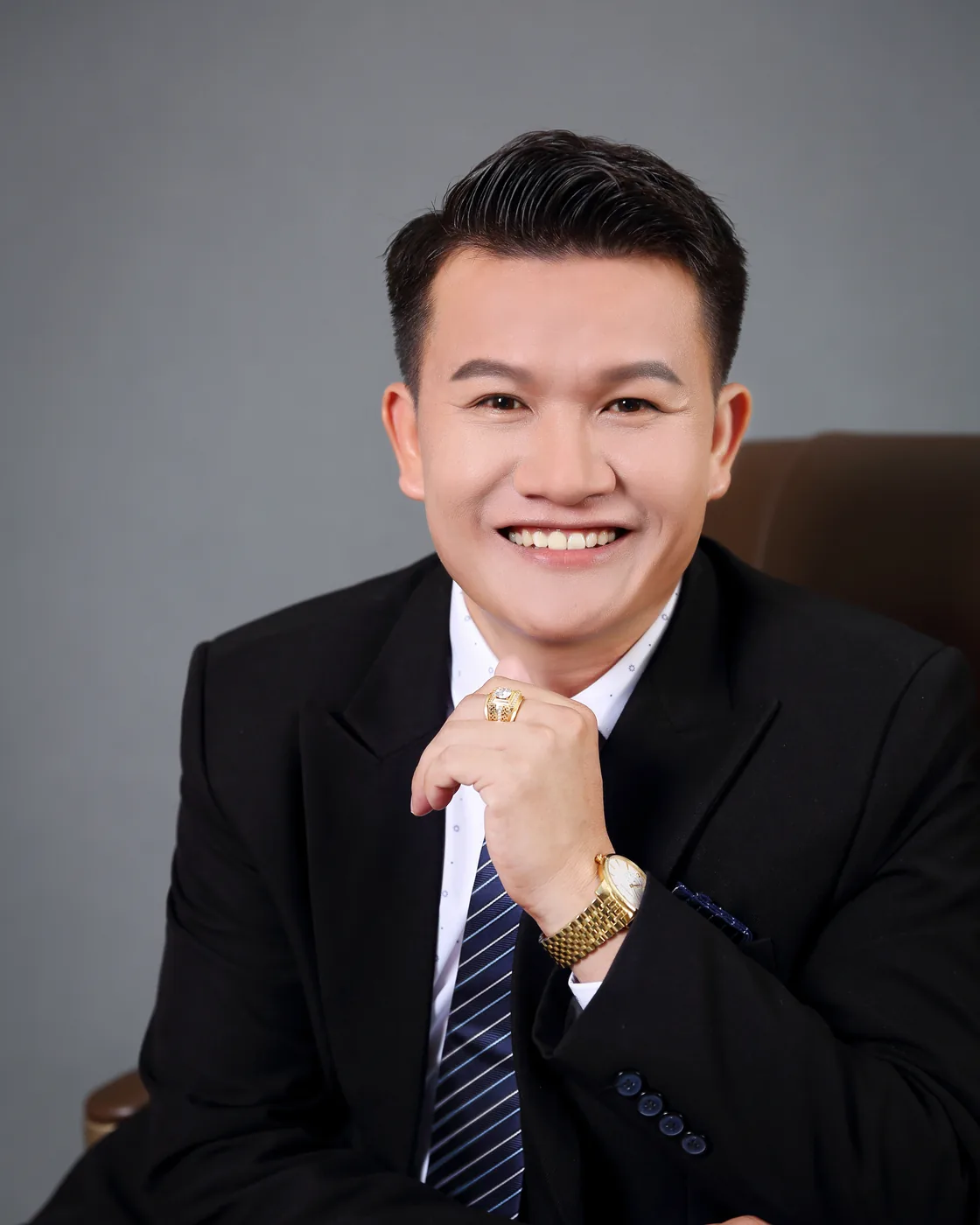 Ảnh chân dung Jack Phan — nền tối